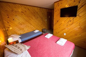 Superior Triple Room, Private Bathroom | Free WiFi, bed sheets - Bla Guesthouse (El Calafate)