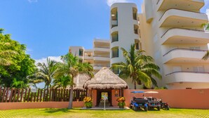 Unclassified image, 4 of 14, button - Puerta Al Mar - Suite 105 (Isla Mujeres)