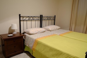 Iron/ironing board, free WiFi, bed sheets