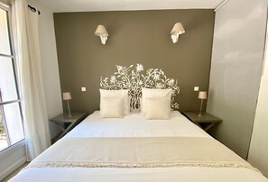 Family Suite, Private Bathroom, Pool View (Amandier)