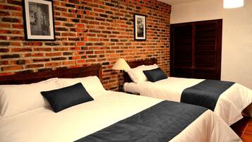 Habitación doble, varias camas, para no fumadores | Ropa de cama de alta calidad y edredón