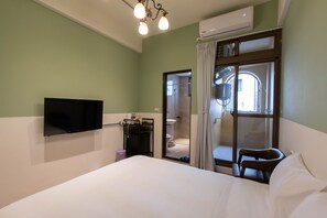 Økonomi-dobbeltrom, 1 queensize-seng, tilgjengelighetstilpasset, ikke-røyk | Dundyner, blendingsgardiner, lydisolert og wi-fi (inkludert)