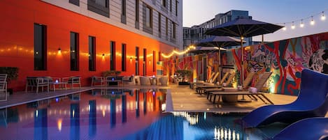 Outdoor pool, pool umbrellas, sun loungers