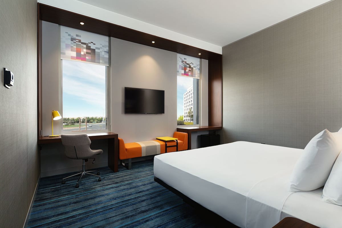 Room, 1 King Bed, Non Smoking