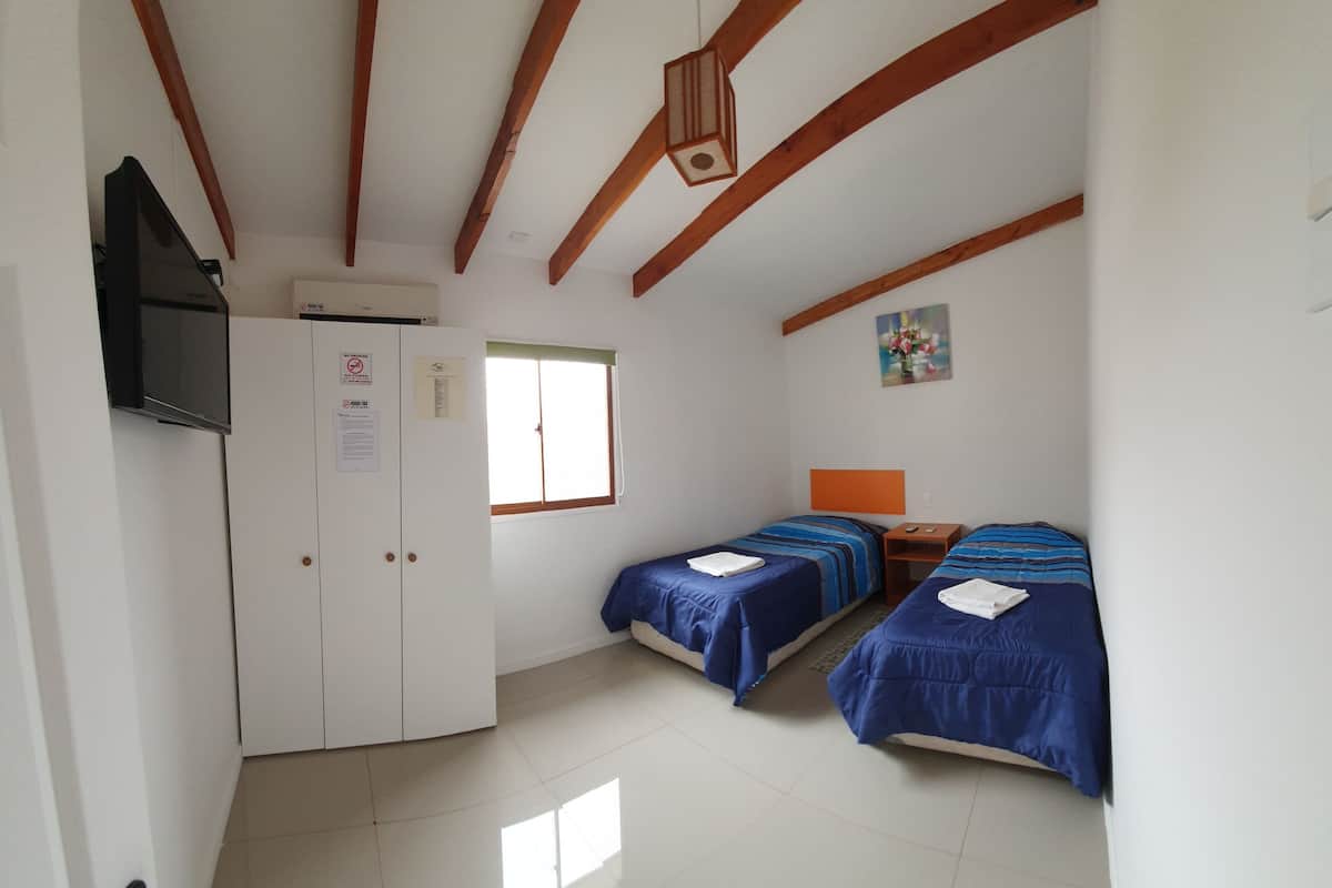 Cabane, 2 lits une place, non-fumeurs | 1 chambre, draps fournis