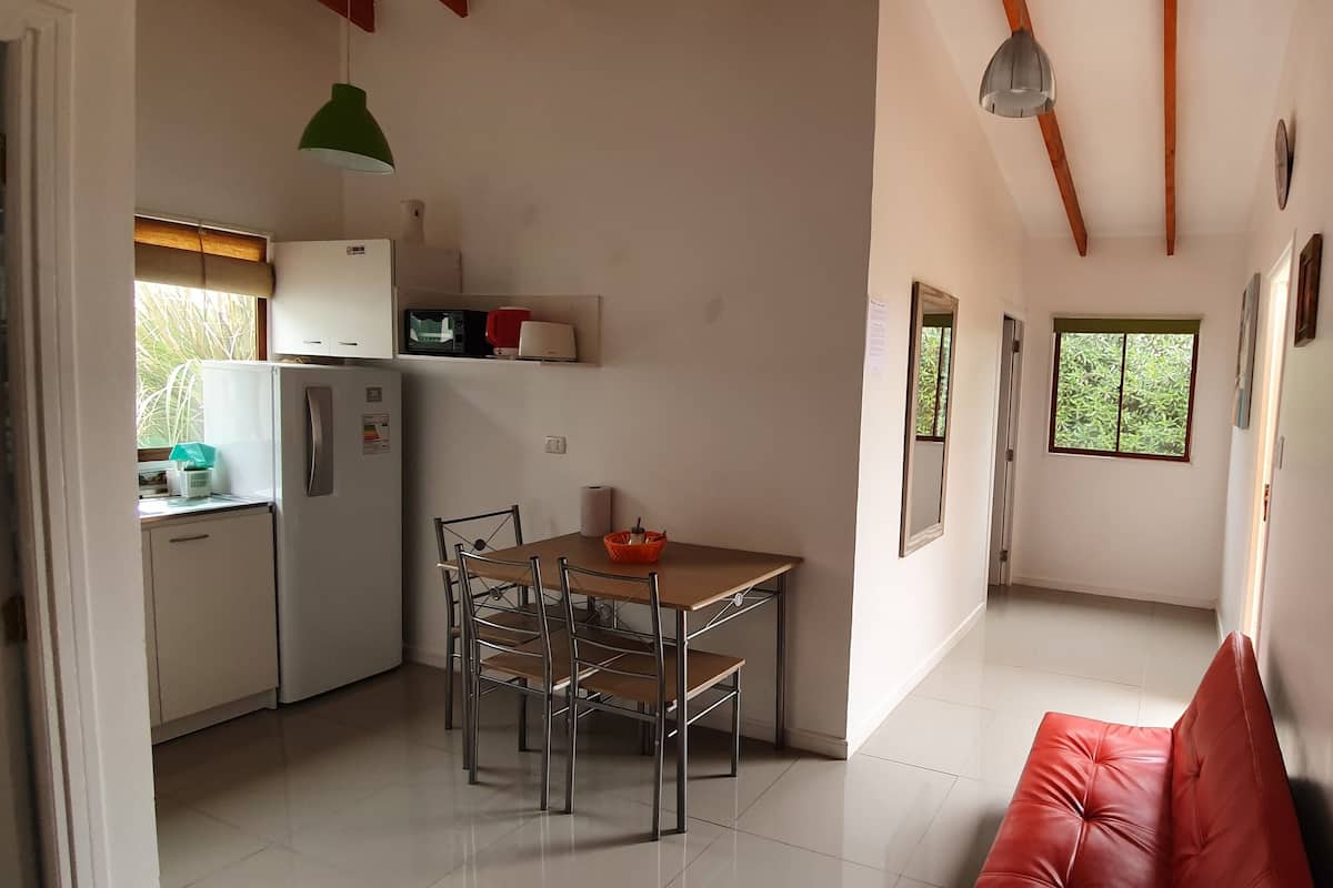 Cabane Familiale, 2 chambres, salle de bains privée | Cuisine privée | Réfrigérateur, micro-ondes, plaque de cuisson, bouilloire électrique