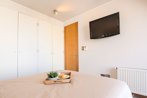 Standard Apartment, 1 Double Bed with Sofa bed, Non Smoking | Iron/ironing board, free WiFi, bed sheets