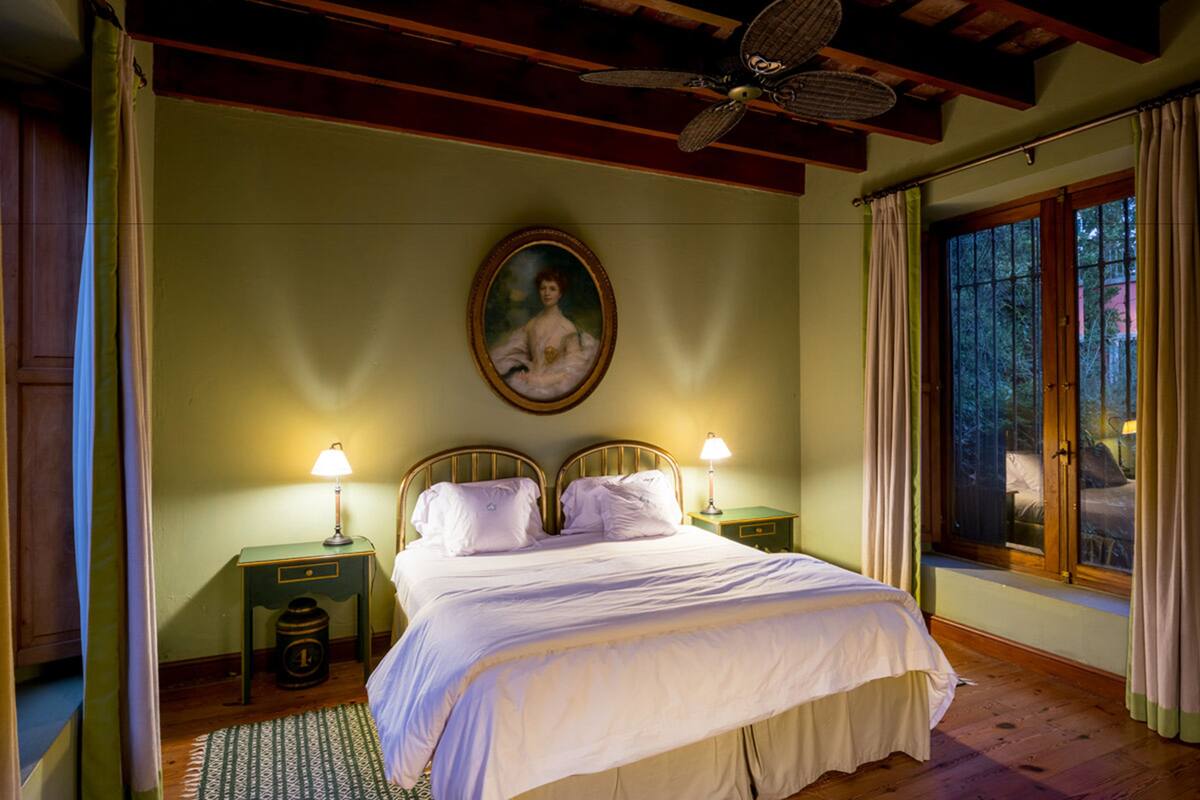 Classic Suite, 1 King Bed, Non Smoking, Private Bathroom (Cardenal)