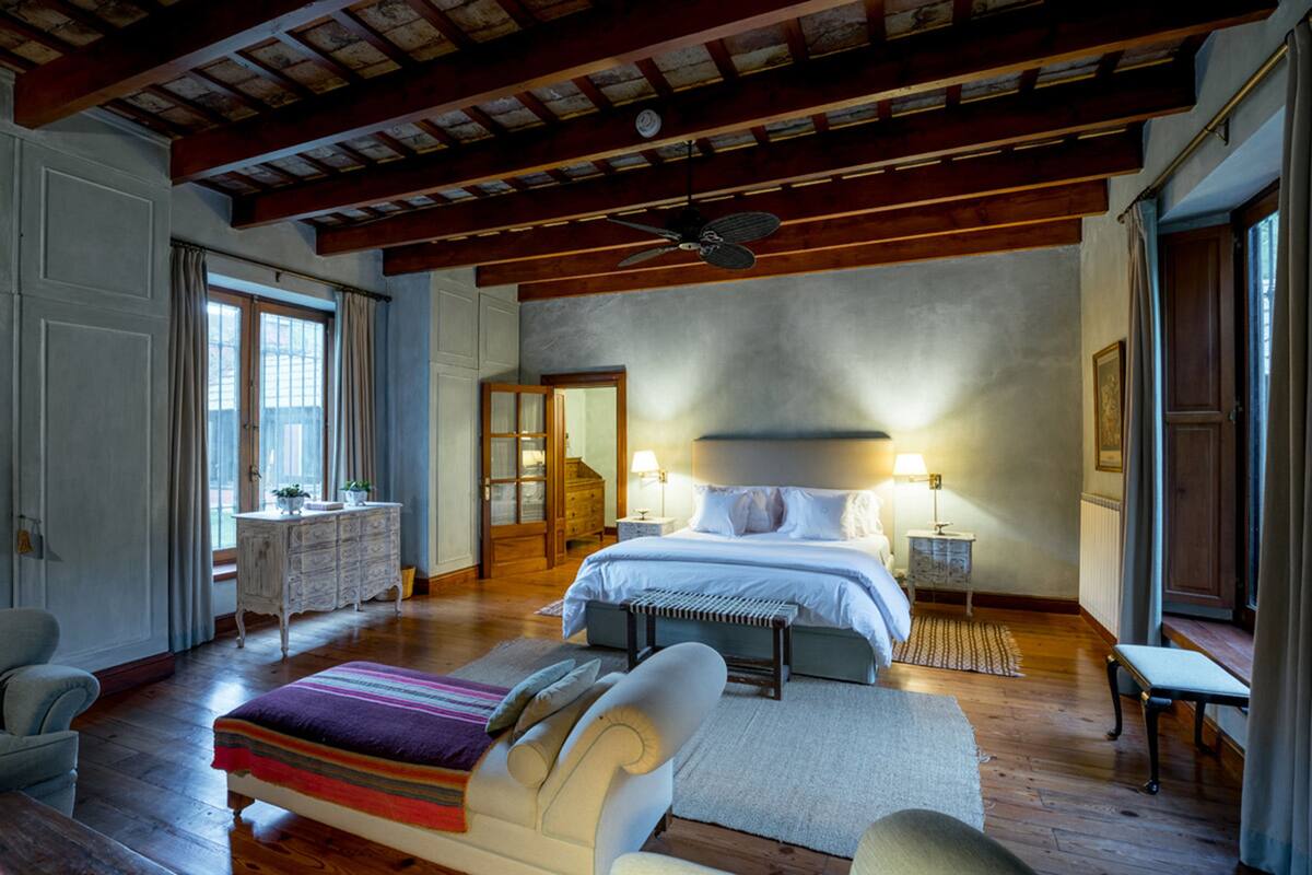 Superior Suite, 1 King Bed, Non Smoking, Private Bathroom (Picaflor)