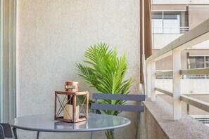 City Apartment, 1 Queen Bed with Sofa bed, Non Smoking | Balcony - Alojarent Carlos XII (Santiago)