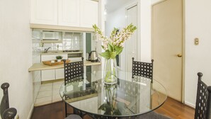 Apartamento estándar, 1 cama doble con sofá cama, no fumadores | Zona de estar