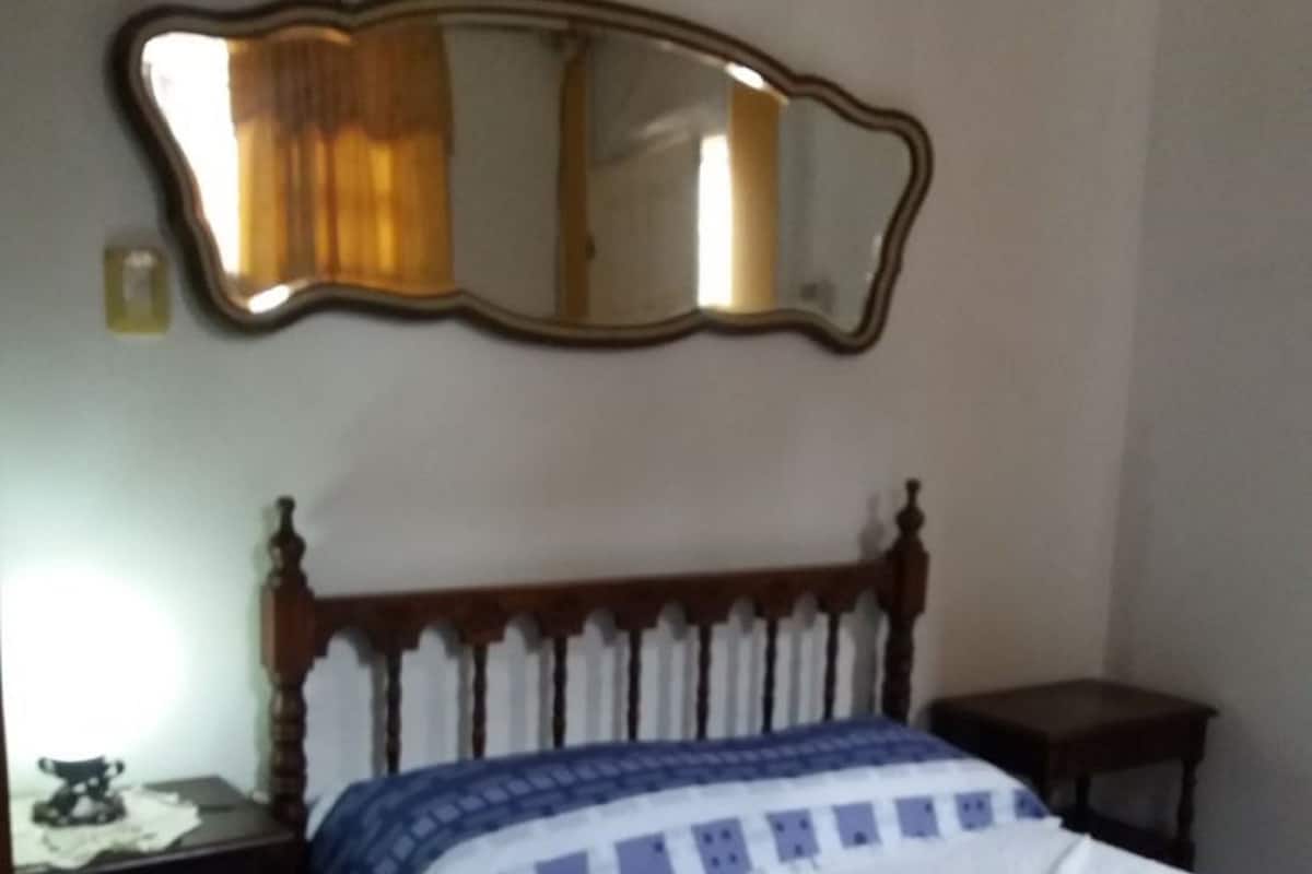 Apartamento estándar, 1 habitación | Cortinas opacas, tabla de planchar con plancha, wifi gratis