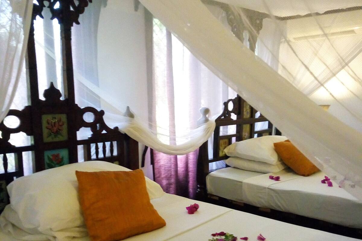 Deluxe kamer, 1 twee- of 2 eenpersoonsbedden, 1 slaapkamer, roken, gedeeltelijk uitzicht op zee | 10 slaapkamers, lakens van Egyptisch katoen, luxe beddengoed