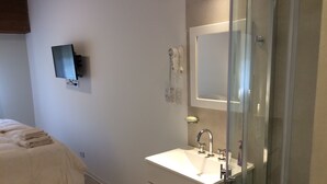 Classic Double or Twin Room, 1 Bedroom, Accessible, Ensuite | Bathroom sink - La Ysidora Hotel & Spa (Bella Vista)