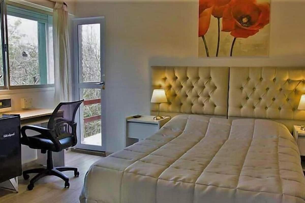 Exclusive Room | Premium bedding, down comforters, minibar, desk