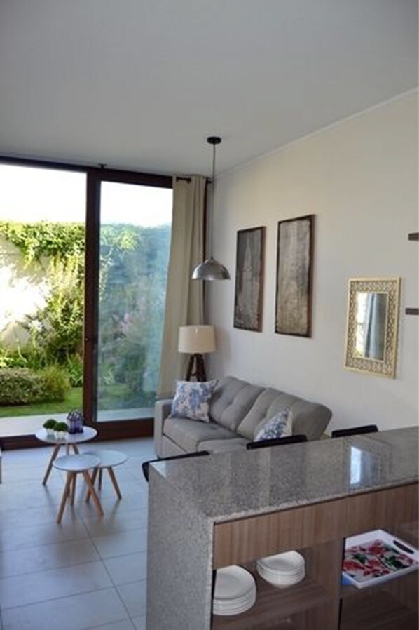 Living area - AlojaRent Las Verbenas (Santiago)