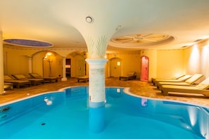 Indoor pool - Hotel & Restaurant Feldrand (Sarentino)