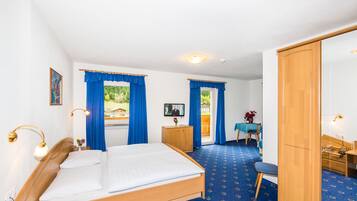 Espacio para trabajar con laptop, sistema de insonorización y cunas