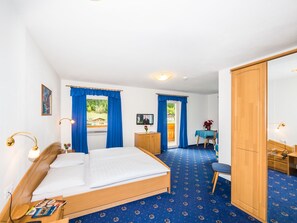 家庭房 (Feldrand) | 笔记本电脑工作区、隔音、婴儿床、免费 WiFi