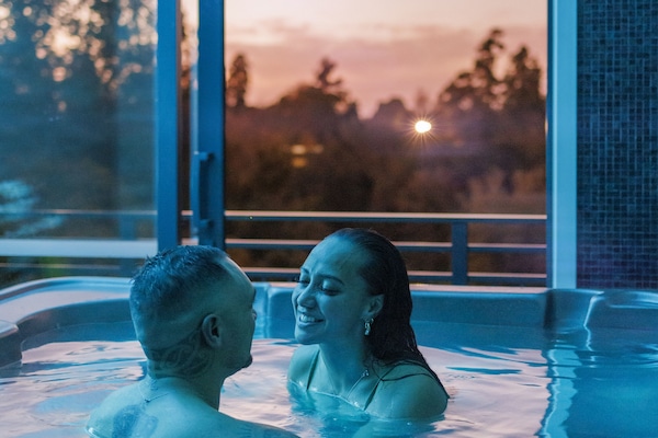 Indoor spa tub