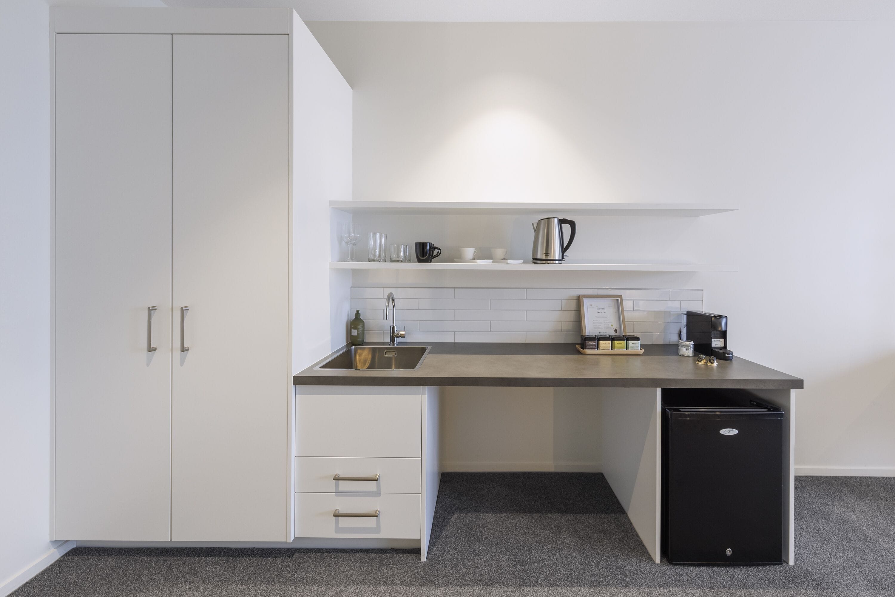 executive room, accessible | private kitchenette | fridge, espresso maker, coffee/tea maker, electric kettle