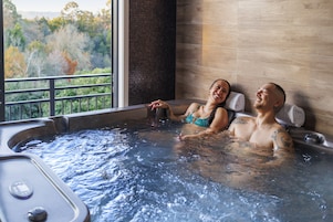 Indoor spa tub