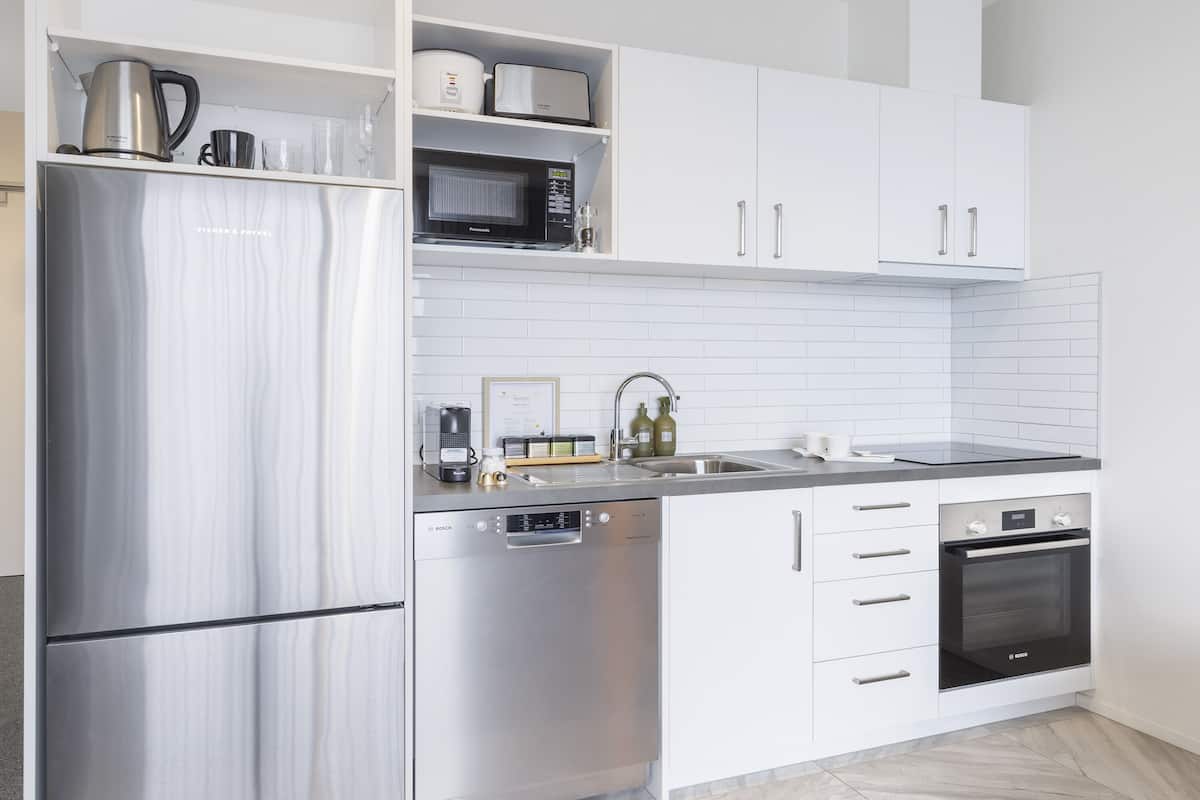 fridge, espresso maker, coffee/tea maker, electric kettle