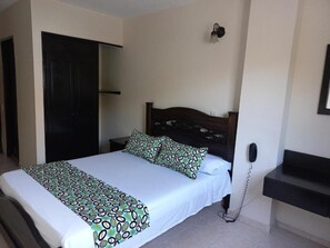 Chambre double | 1 chambre, bureau, accĂšs au Wi-Fi (inclus), literie fournie