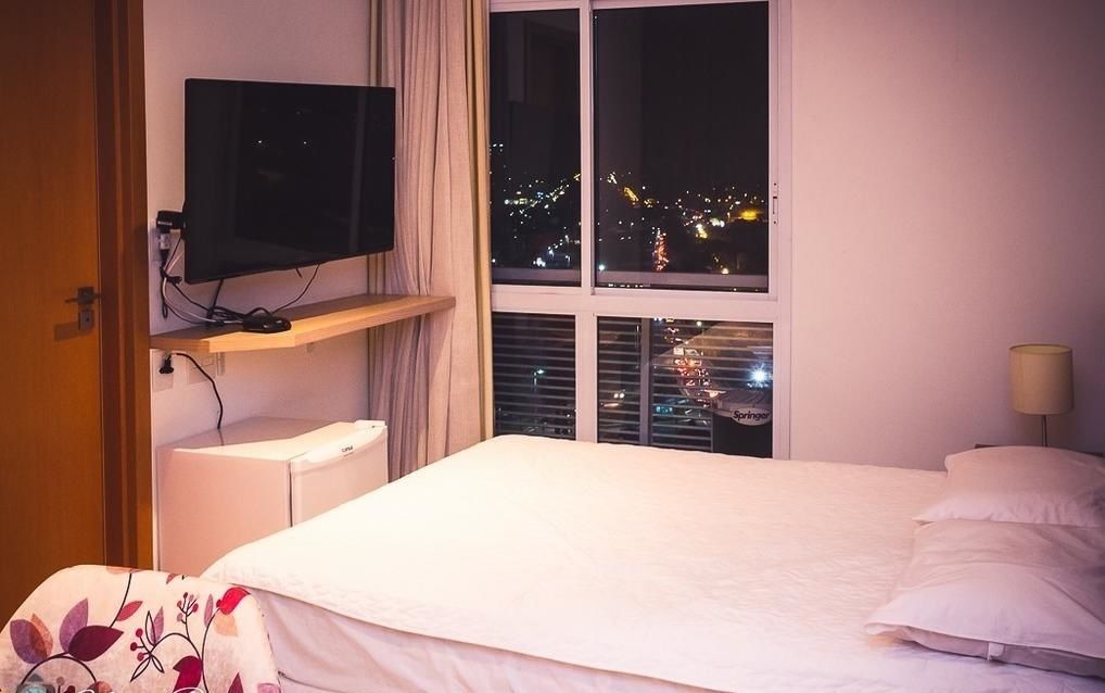 Loft empresarial, para fumantes | Cortinas blackout, Wi-Fi de cortesia, roupa de cama