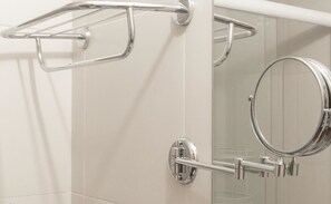 Business loft, roken | Badkamer | Een douche, gratis toiletartikelen, een haardroger, handdoeken