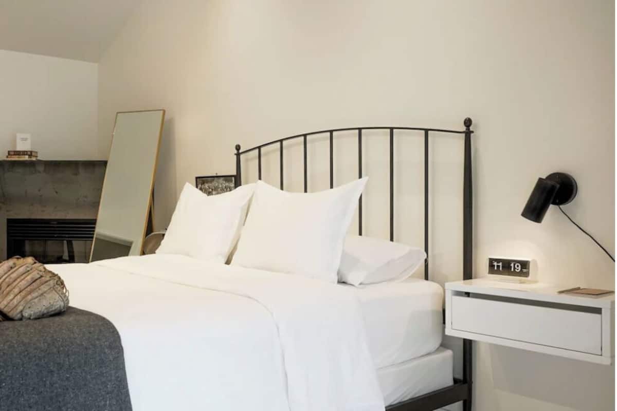 Double Room, Non Smoking (The Standard) | Egyptian cotton sheets, premium bedding, down comforters, pillowtop beds