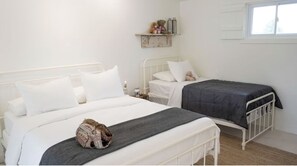 Family Room | Egyptian cotton sheets, premium bedding, down comforters, pillowtop beds - Lakeside Motel (Prince Edward)