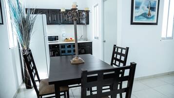 Suite familiar, 2 camas matrimoniales, para no fumadores | Cocina privada