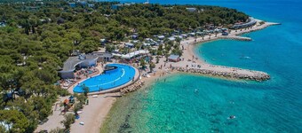 アマドリアパークアパートメントシベニク