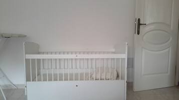 Family Apartment, Smoking | 1 bedroom, desk, free WiFi, bed sheets