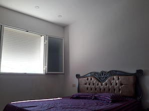 Family Apartment, Smoking | 1 bilik tidur, meja, Wi-fi percuma, cadar katil