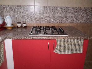 Family Apartment, Smoking | Private kitchenette - Appartements Aloui Foued (Tabarka)