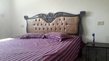 Family Apartment, Smoking | 1 bedroom, desk, free WiFi, bed sheets