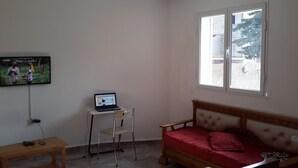 Family Apartment, Smoking | Living area | 32-inch flat-screen TV with satellite channels, TV - Appartements Aloui Foued (Tabarka)