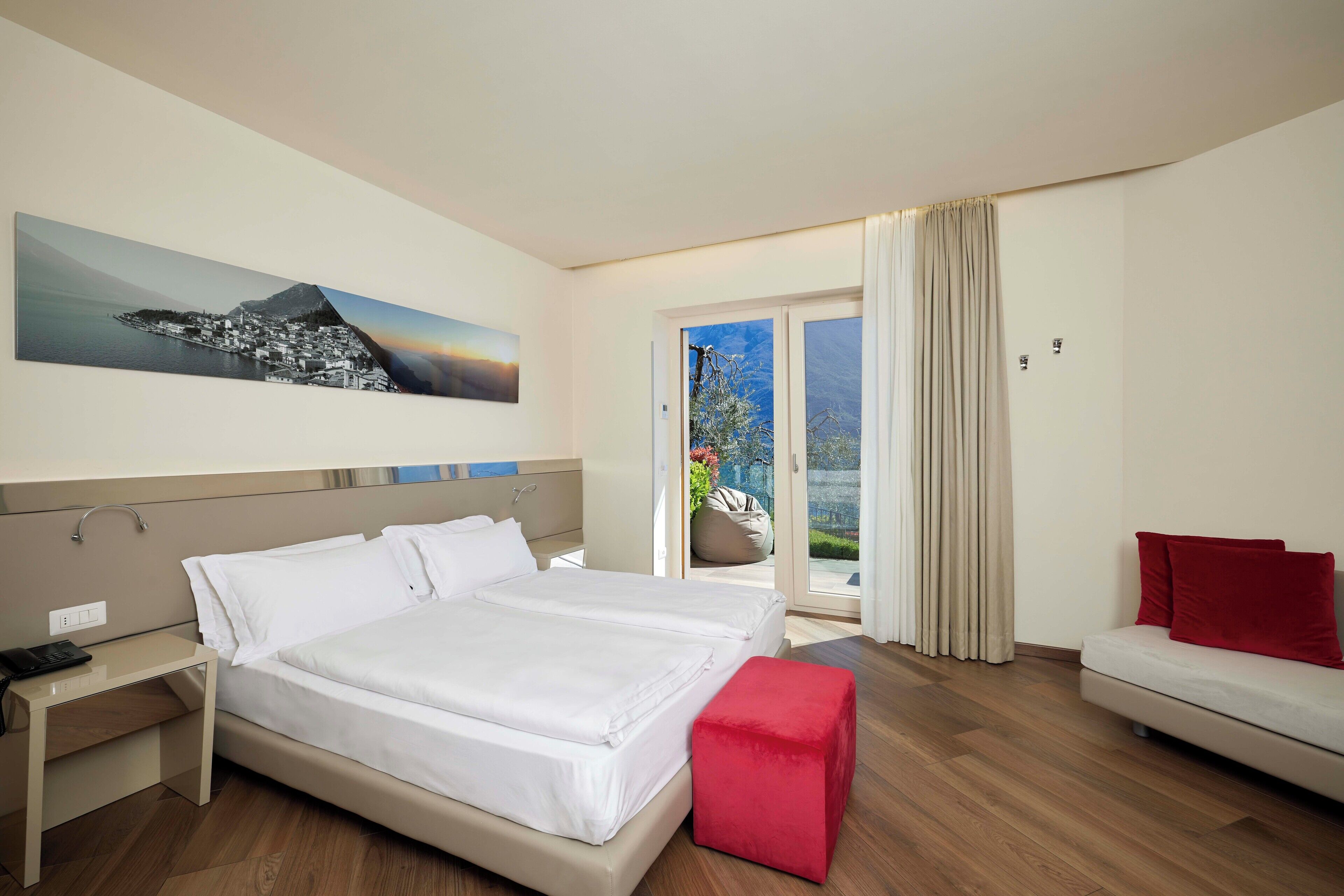 Kahden hengen superior-huone (yksi tai kaksi sänkyä), puutarha-alue | Tallelokero huoneessa, ilmainen Wi-Fi, vuodevaatteet