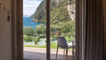 高级双人房或双床房, 阳台, 湖景 | 客房景观