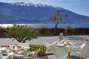 Desayuno buffet incluido todos los días 