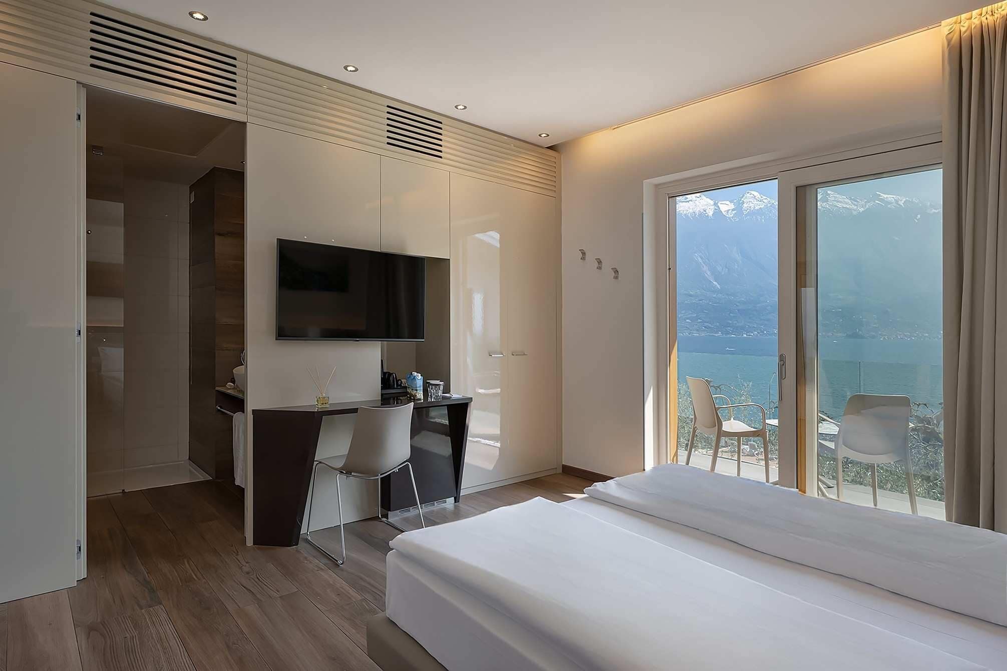 Superior Double or Twin Room, Balcony, Lake View | In-room safe, free WiFi, bed sheets
