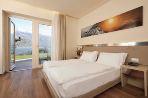 In-room safe, free WiFi, bed sheets