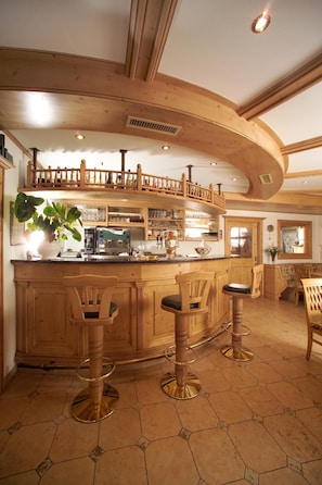 Bar (on property) - Hotel Flora (Selva di Val Gardena)