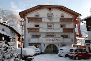 Exterior - Hotel Flora (Selva di Val Gardena)