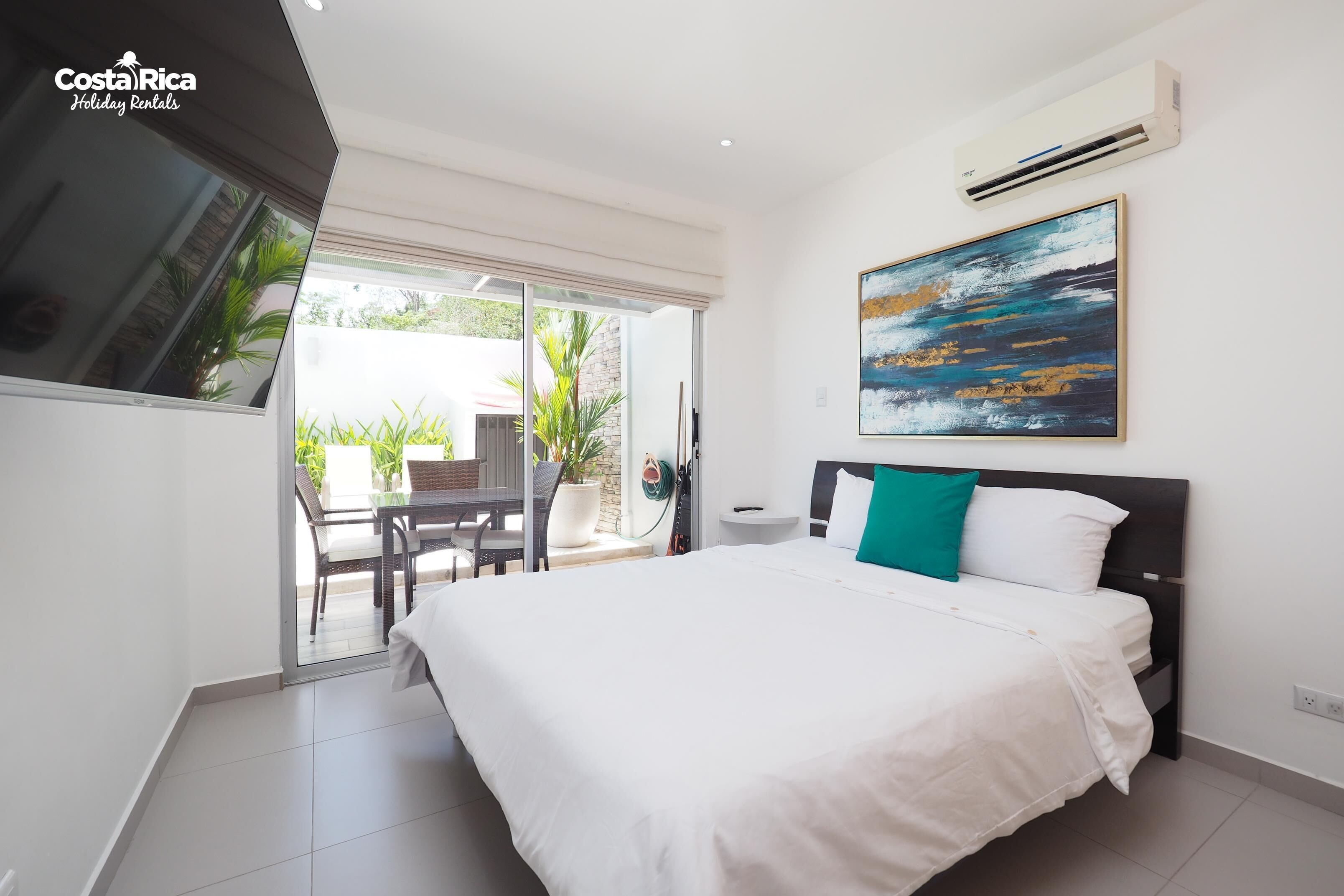 Rumah Eksklusif, 2 kamar tidur, Bebas Asap Rokok, pemandangan kolam renang | 2 kamar tidur, seprai premium, dan didekorasi berbeda-beda