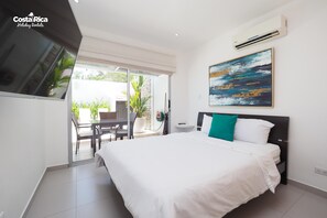 Rumah Eksklusif, 2 kamar tidur, Bebas Asap Rokok, pemandangan kolam renang | 2 kamar tidur, seprai premium, dan didekorasi berbeda-beda