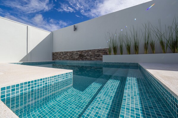 Rumah Eksklusif, 2 kamar tidur, Bebas Asap Rokok, pemandangan kolam renang | Pemandangan dari kamar