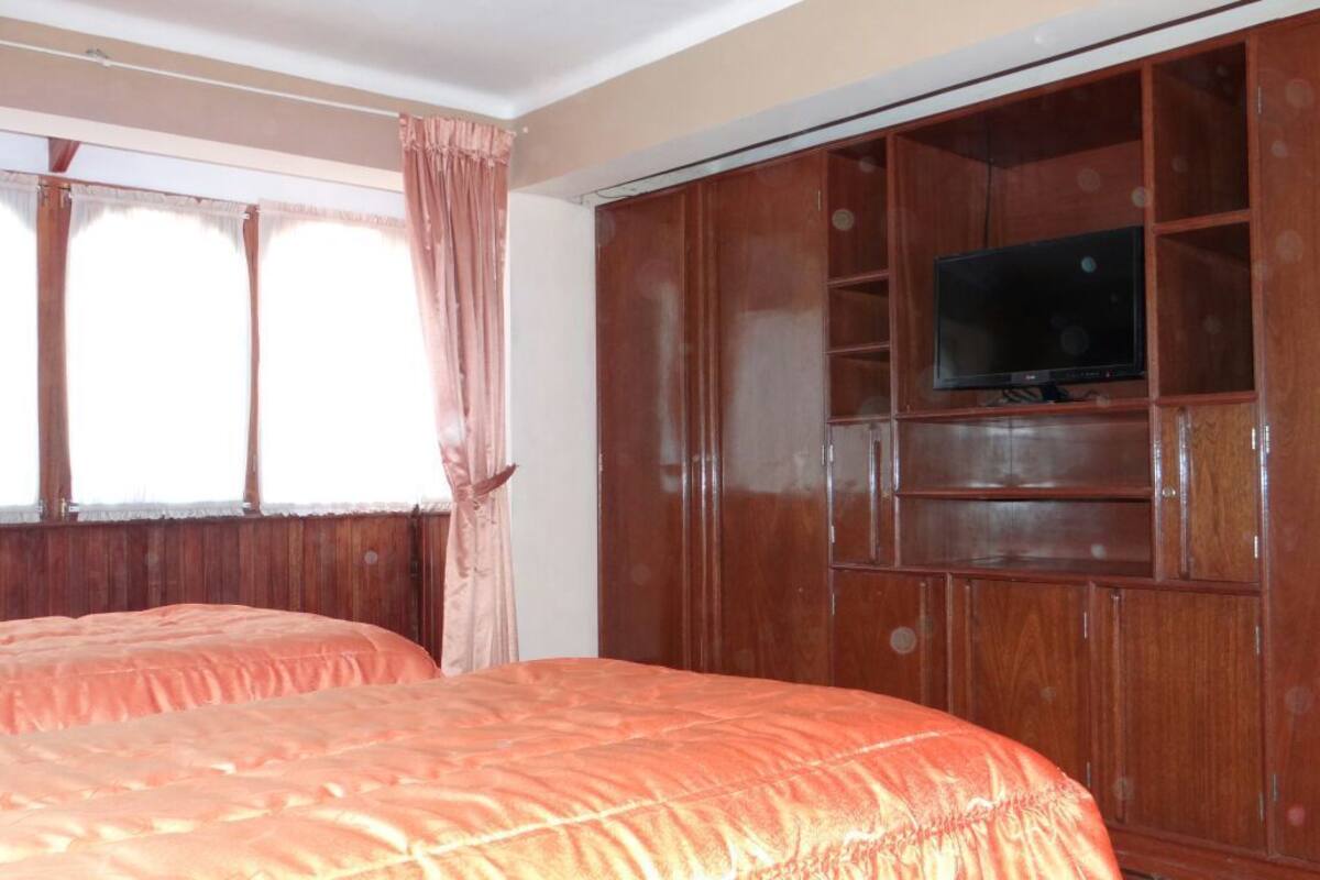 Habitación triple, baño compartido | Wifi gratis y ropa de cama
